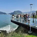 Apartamento Enseada, Guaruja, 3 Dorms, 3 Banhs, 8 Pessoas, 02 Quadras Da Praia, 2 Sacadas, 2 Vagas De Garagem
